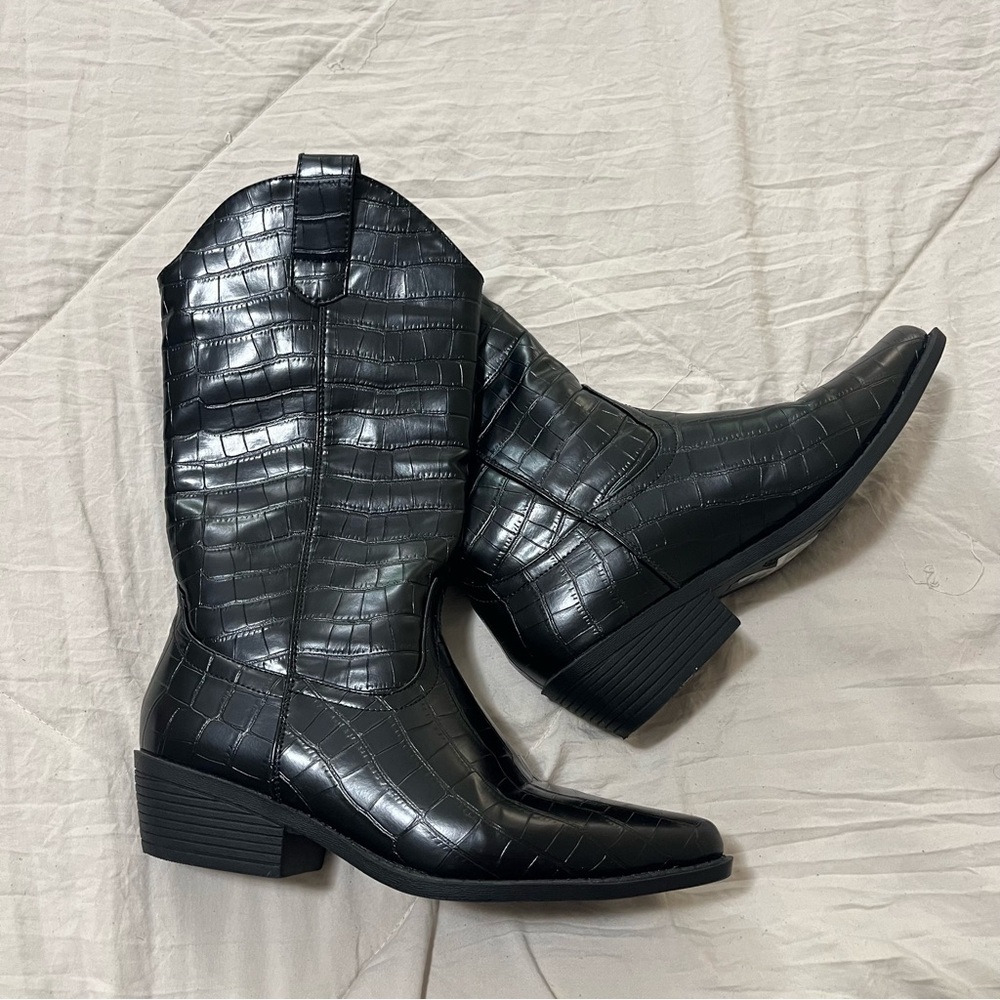 Sold Forever 21 Women’s Black Crocodile Western Cowgirl Boots Size 6